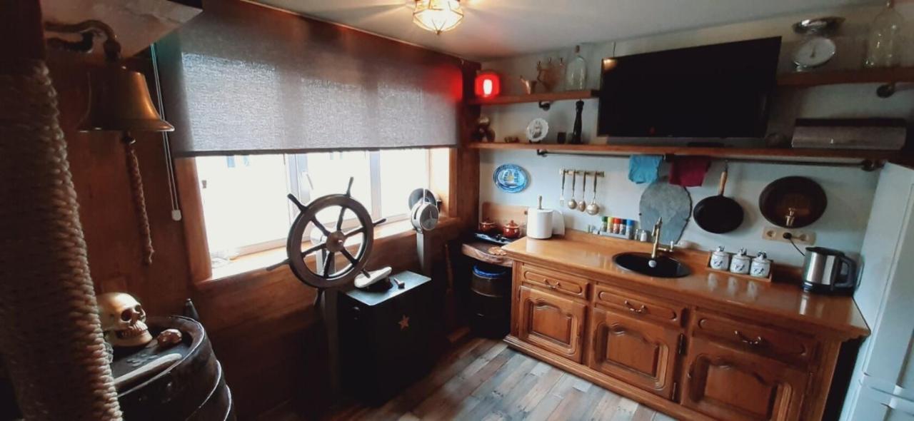 Yacht Club Apartment เลียปาญา ภายนอก รูปภาพ
